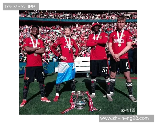 四大足球巨星同框合影展现荣耀时刻 球迷热议传奇对决的精彩瞬间